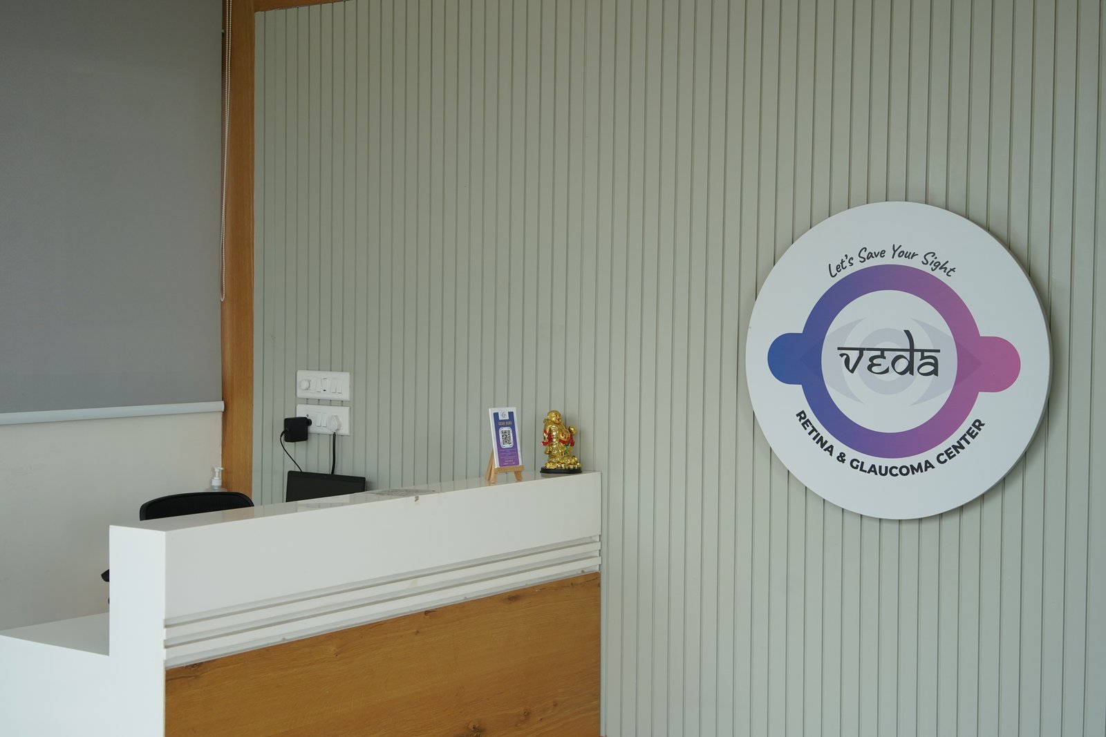 Veda Eye Care Signage & Exterior