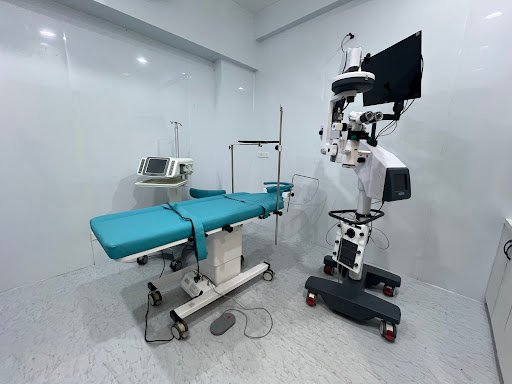 Modern Eye Testing Equipment